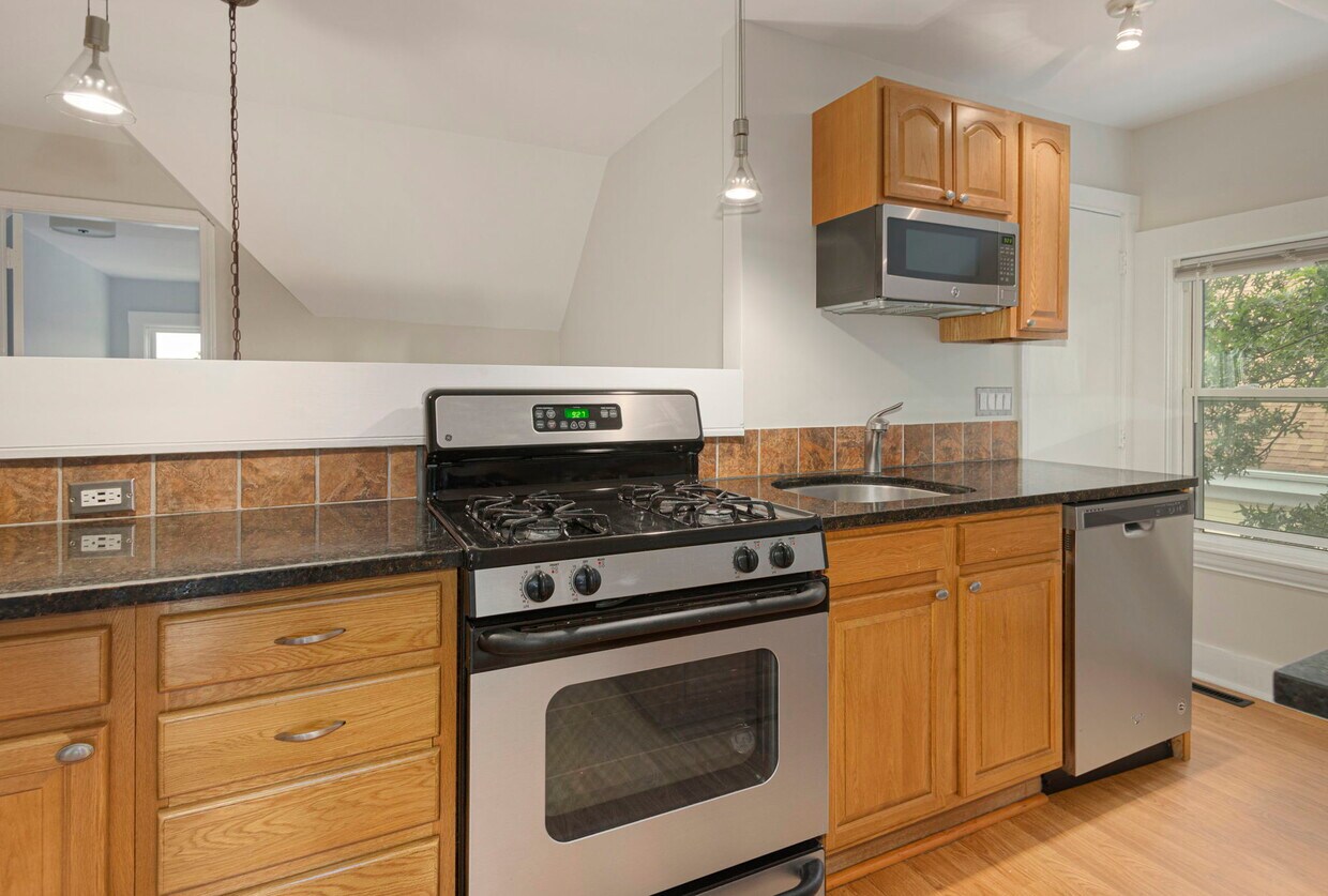 Primary Photo - 13 Mansfield St