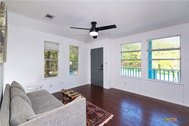 Building Photo - 833 Old Ranch Rd 12