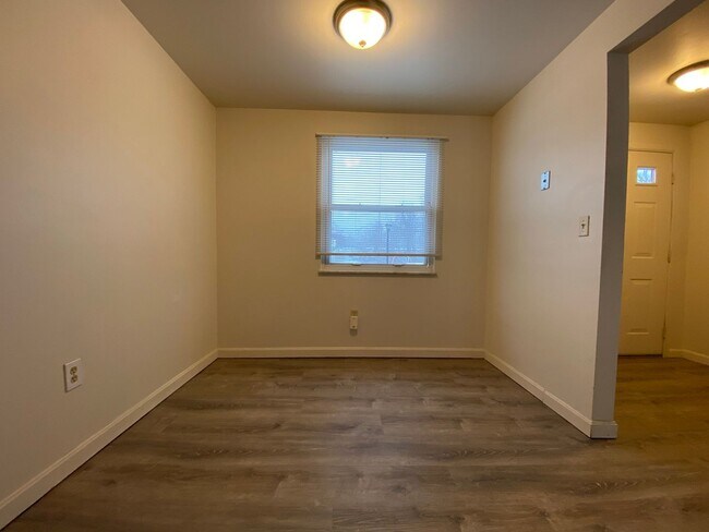 Foto del edificio - Amazing Two Bedroom Townhouse in Zelienopl...