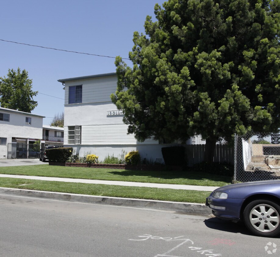 Building Photo - 12011-12013 Albers St