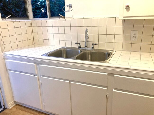 Building Photo - 1903 Delaware Ave