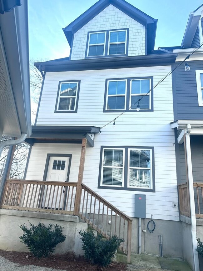 Building Photo - 200 Raymond St