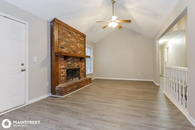 Building Photo - 7910 Sunset Circle, Grandview, MO 64030