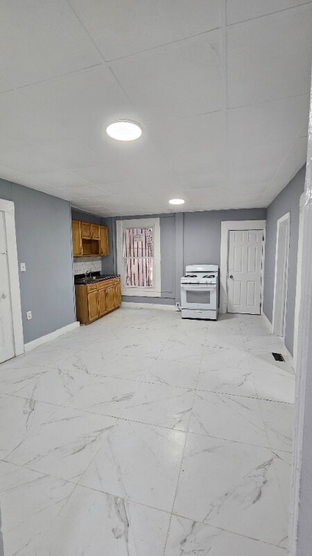 Primary Photo - 169 Pearl St