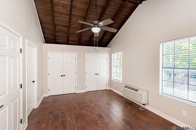 Foto del edificio - 3003 Greenwood Dr