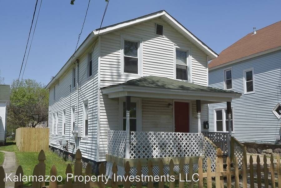 Primary Photo - 219 E North St