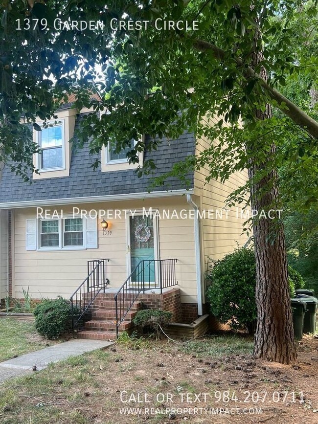 Building Photo - GREAT VALUE IN IDEAL LOCATION:  Spacious 3...