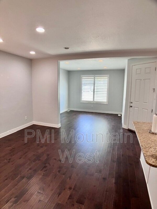 Foto del edificio - 6807 N Bowker Dr
