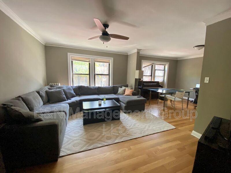 Foto principal - 918 W Oakdale Ave