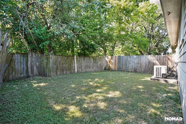 Building Photo - 2410 Morning Glory Dr