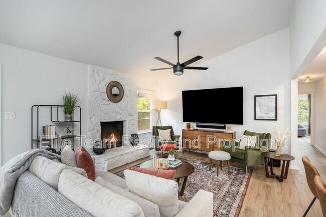 Foto del edificio - 6618 Lakeside Dr