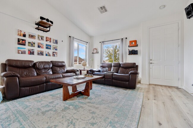 Foto del edificio - 7953 N Music Mountain Ln