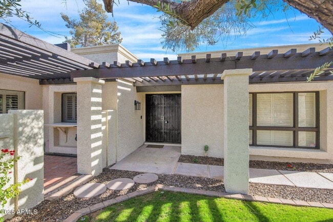 Building Photo - 4624 E Winston Dr