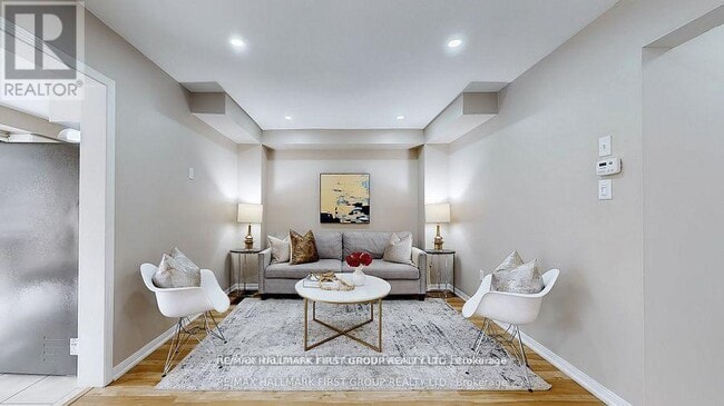 Building Photo - 39 Robideau Pl