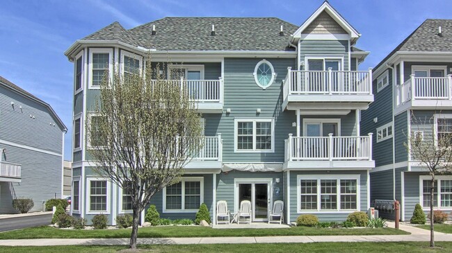 Building Photo - Lovely Condo Available Early September 2024