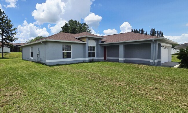 Building Photo - 3175 Victoria Dr