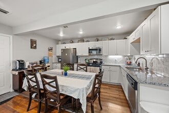 Building Photo - 1211 Trimm Ave