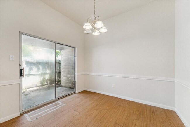 Building Photo - 1806 Arbor Glen