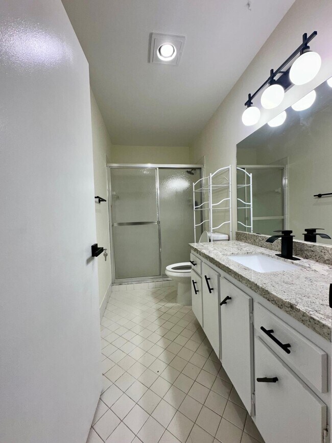 Foto del edificio - 8076 Ambach Way