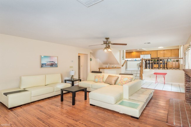 Building Photo - 5 br, 2.5 bath House - 2801 Via Bel Mondo St