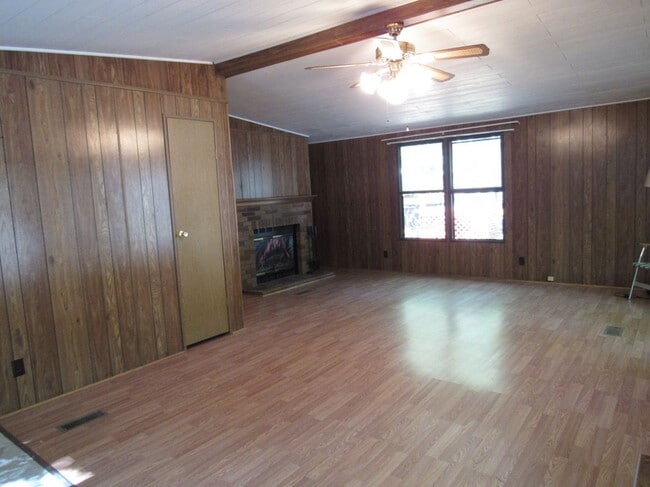 Building Photo - 113 Forrest St
