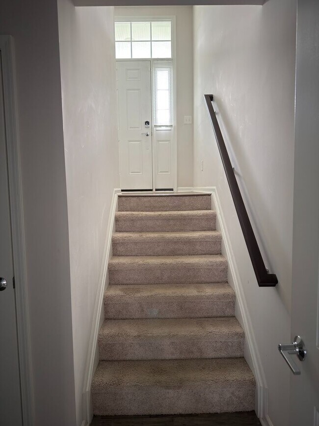 Foto del edificio - Spacious 2BR Townhome in Canton