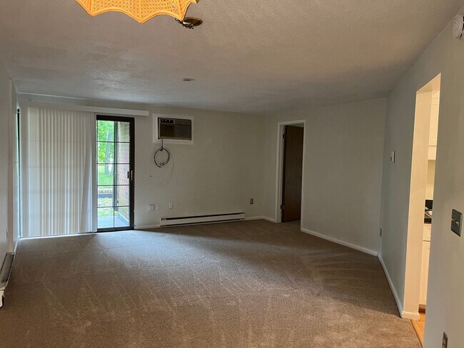 Building Photo - Multi Level One Bedroom Condo Near Blue Ba...