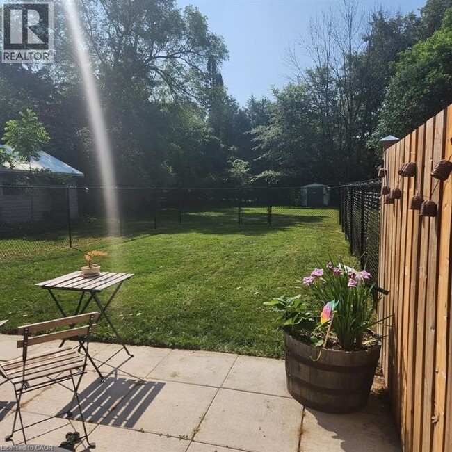 Photo du bâtiment - 203 Erb St E