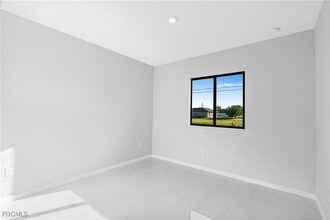 Building Photo - 3340 NE 19th Ave