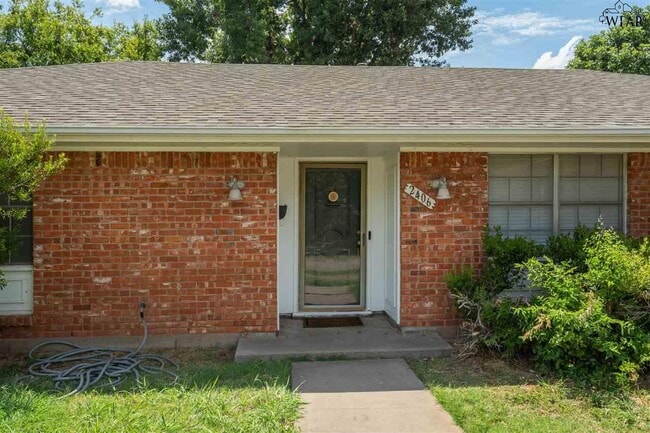 Building Photo - 2406 Picadilly Ln