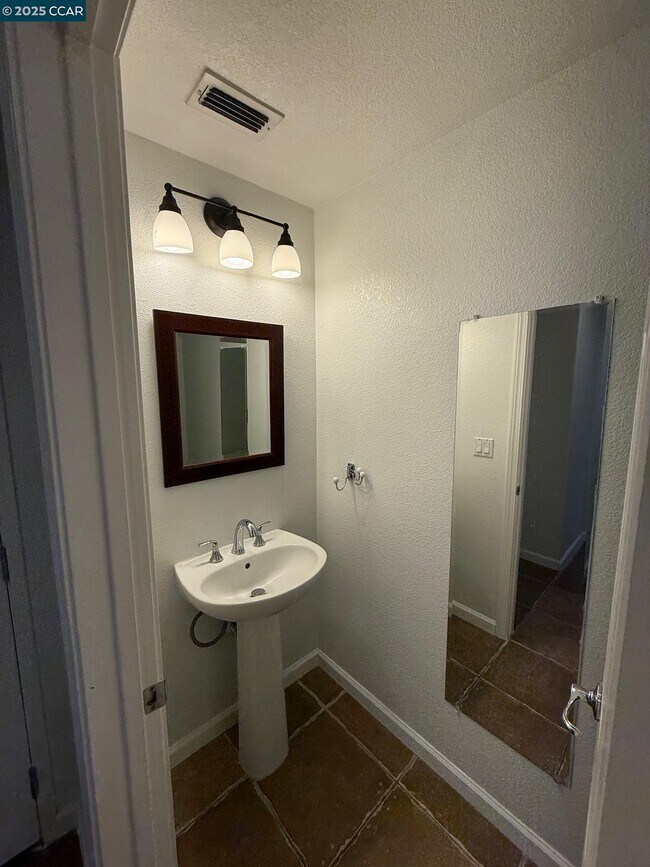 Building Photo - 2312 Joree Ln