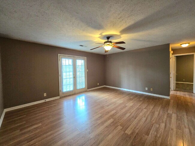 Foto del edificio - 277 Dunbar Cave Rd