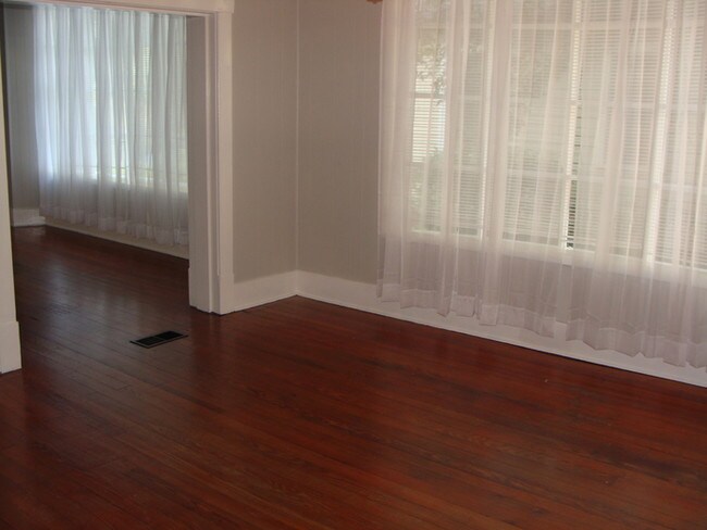 Foto del edificio - 1228 E 33rd St