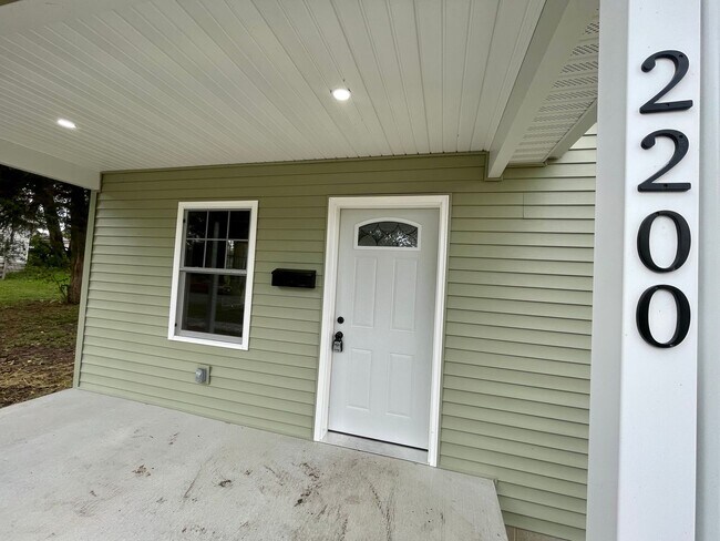 Foto del edificio - 2024 New Build - 3-bedroom, 2-bathroom with Gorgeous Finishes & Open Concept Living