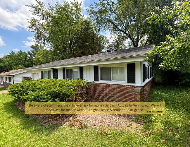 Building Photo - 1238 Saint Cyr Rd