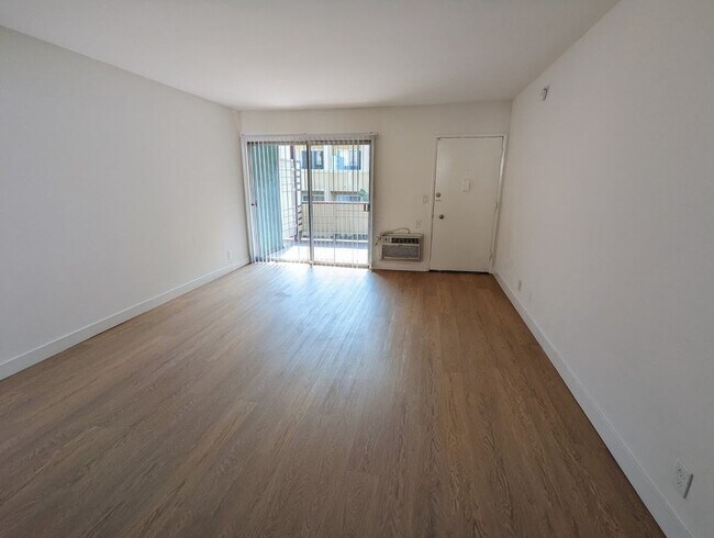 Foto del edificio - 1824 Manning Ave
