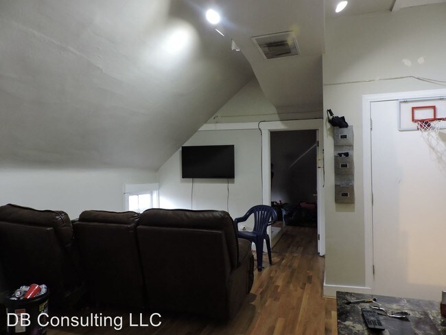 Building Photo - 24 Conklin St