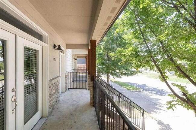 Building Photo - 438 S Sang Ave