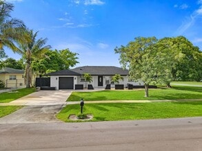 Building Photo - 908 Hibiscus Dr