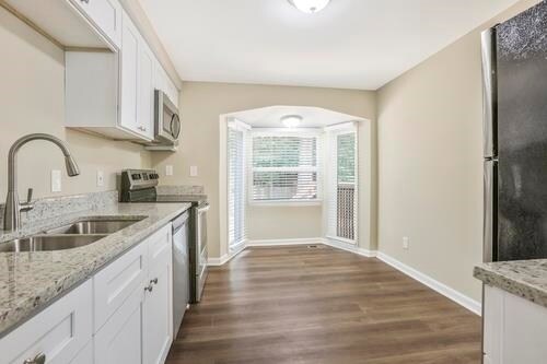 Foto del edificio - 5476 Martins Crossing Rd