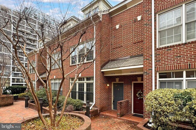 Building Photo - 1501-D N Colonial Terrace