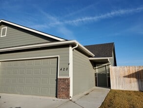Building Photo - 416 S Longbranch Dr