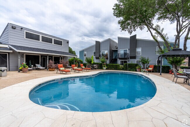 Piscina - Creekwood Apartments