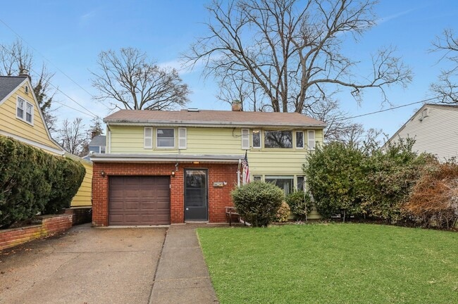 Photo - 95 Grove St House