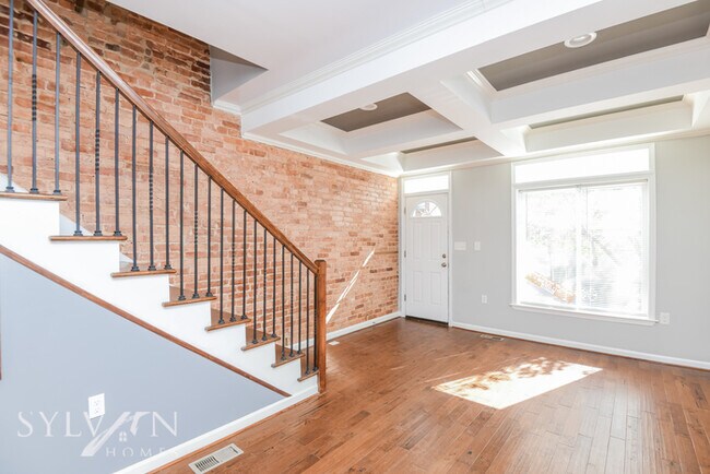 Foto del edificio - Prepare to fall in love with this 3 BR, 2 ...