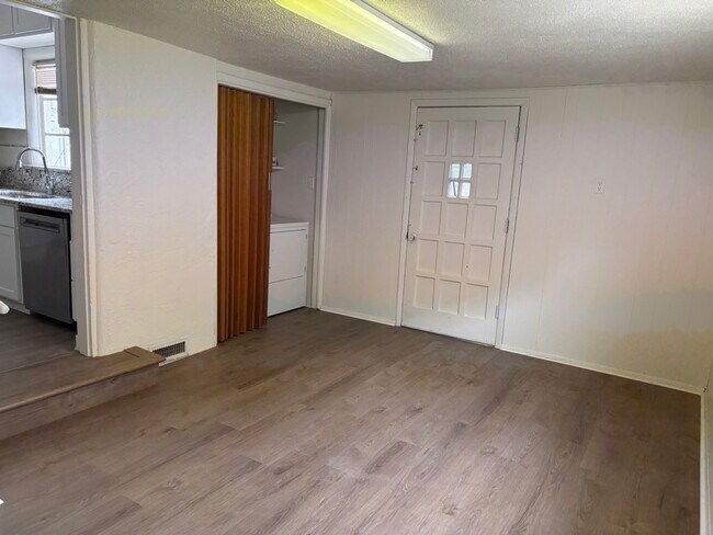 Foto del edificio - 1038 Buena Vista Dr SE
