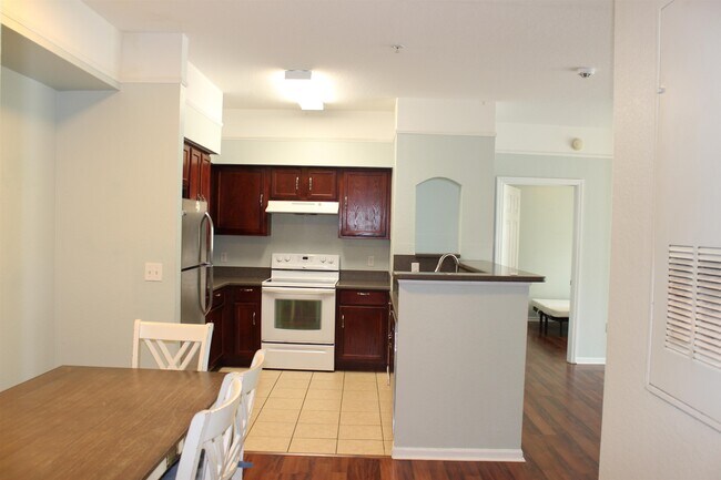 Building Photo - 2801 Chancellorsville Dr