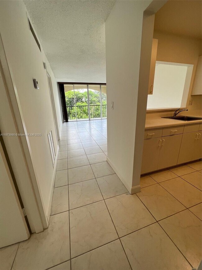 Foto del edificio - 2160 SW 16th Ave