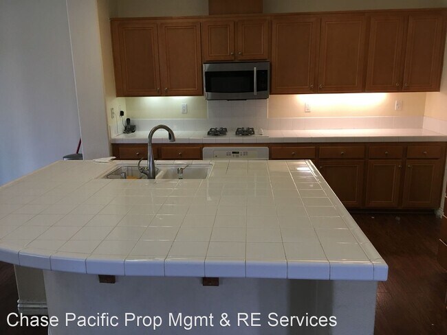 Building Photo - 3 br, 2.5 bath House - 5029 Crescent Bay D...