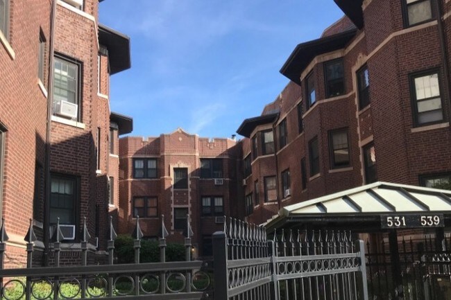 vista a la calle - 535 W Addison St